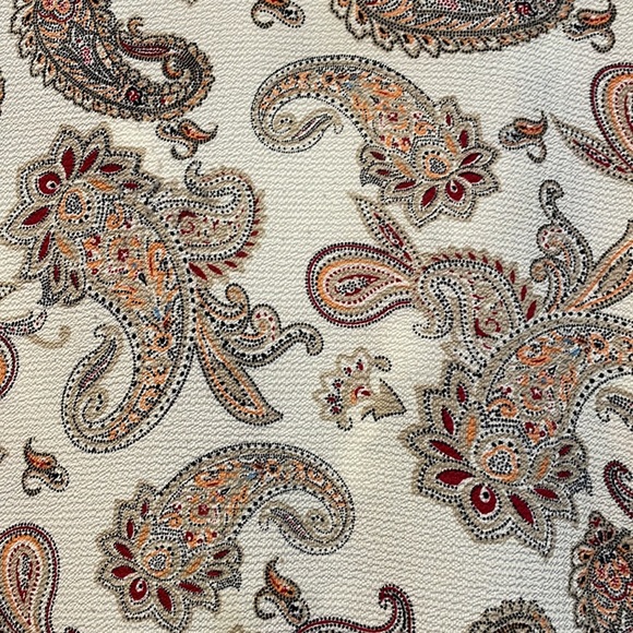 Paisley print blouse with peekaboo back - Picture 2 of 3